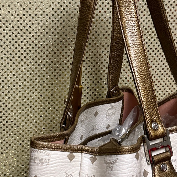 MCM Visetos Princess Lion Tote Bag w/COA Approx. 14 x 11 x 5.5 - Picture 7 of 17